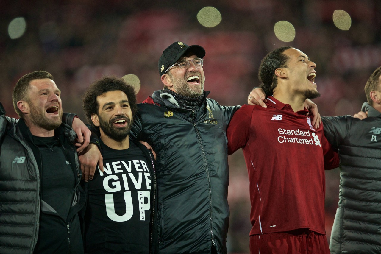 Jürgen Klopp und seine Spieler feierten den spektakulären Halbfinal-Erfolg gegen Barcelona ausgiebig.