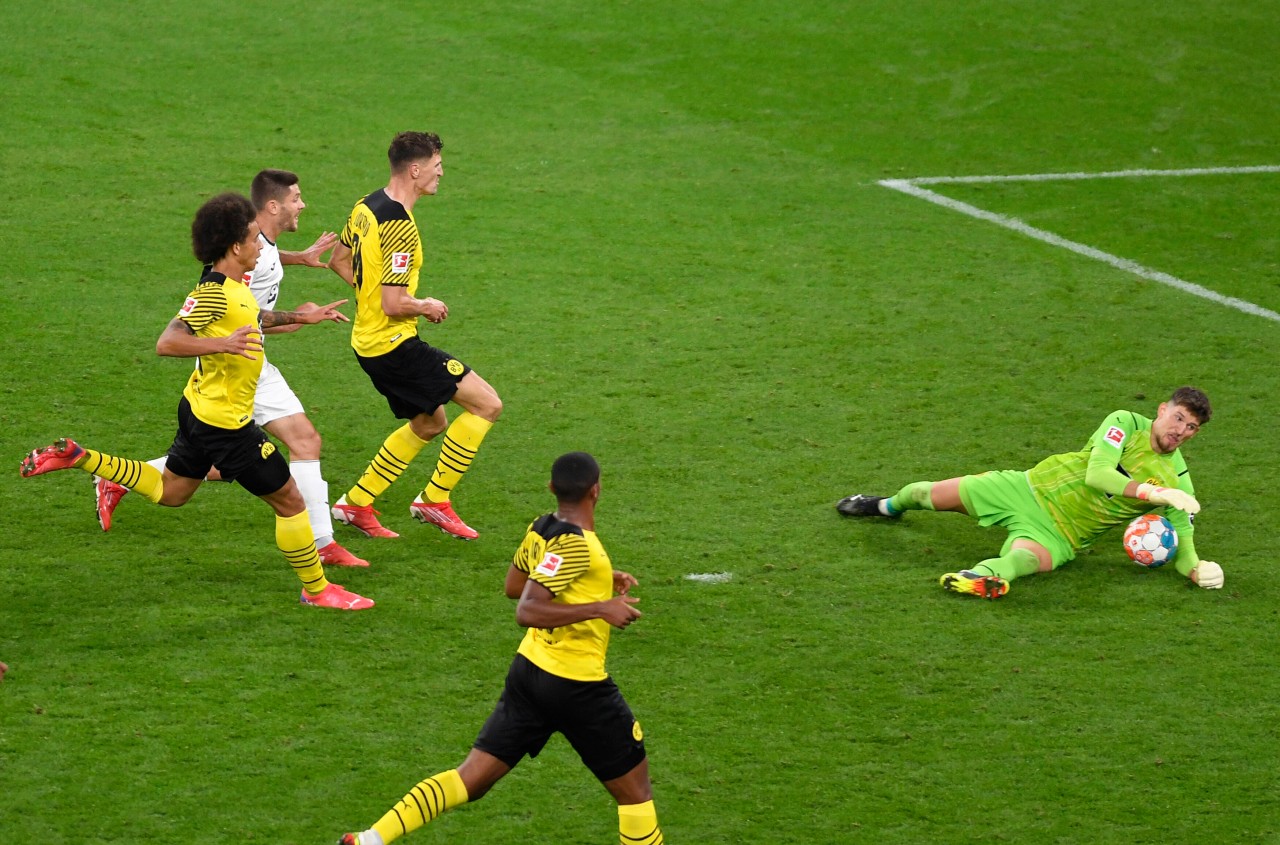 Da dachten die meisten BVB-Fans wohl schon, dass Dortmund-Schreck Andrej Kramaric wieder zuschlagen würde. Doch gregor Kobel hatte andere Pläne.