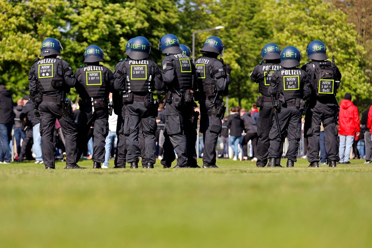 Polizisten der Hundertschaft. (Symbolbild)