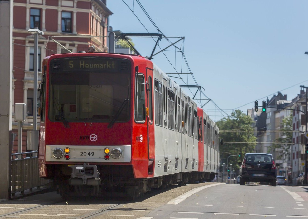 köln-strassenbahn-ueberfahren.jpg