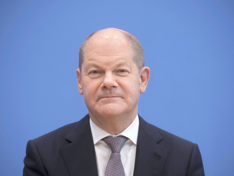 Die SPD stellt insgesamt sechs Minister in der dritten großen Koalition unter Bundeskanzlerin Merkel. Olaf Scholz ist Finanzminister und der Vizekanzler. Der SPD-Politiker war zuvor Hamburgs Erster Bürgermeister und von 2002 bis 2004 SPD-Generalsekretär. 