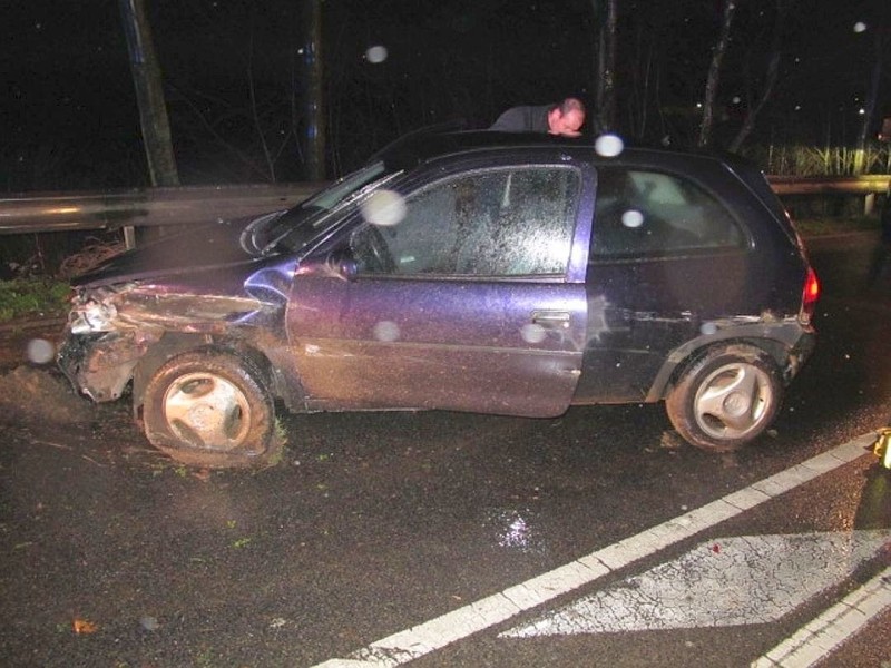 ...erreichte Orkan Andrea NRW. In Viersen fegte eine Windböe ein Auto von der Fahrbahn. Die Feuerwehr in Herne...