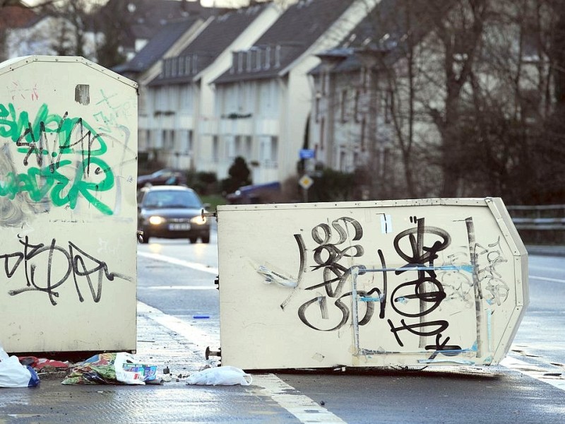 ...in Essen Kray hat der Wind einen Kleidercontainer umgeweht.