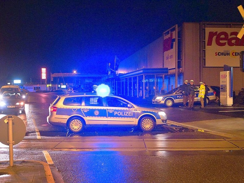 Auf dem Gelände der Firma DHC im Hafen von Mülheim an der Ruhr gab es einen Großbrand. Bild: Stephan Glagla