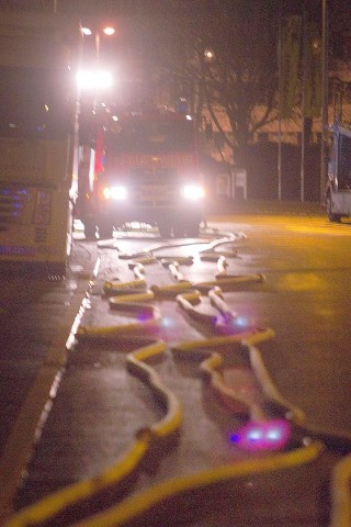 Auf dem Gelände der Firma DHC im Hafen von Mülheim an der Ruhr gab es einen Großbrand. Bild: Stephan Glagla