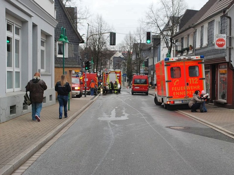 Bei dem Brand im Westfälischen Hof in Ennepetal-Voerde starb am frühen Mittwochmorgen der 65-jährige Mieter der Dachgeschosswohnung.