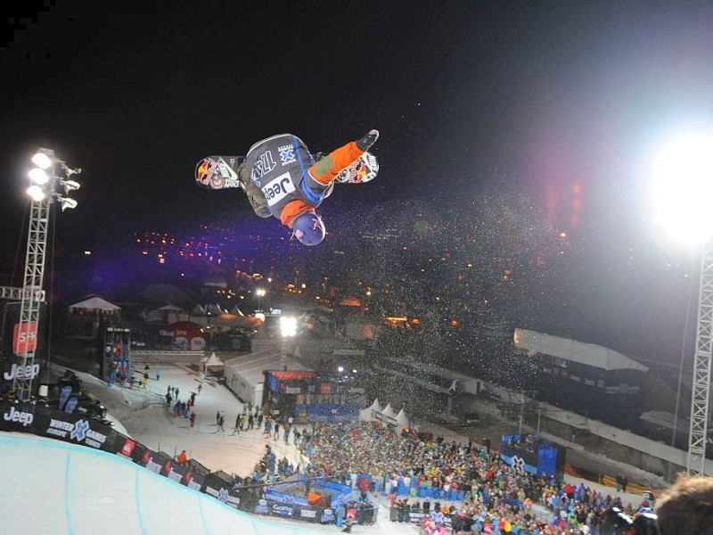 ...ist ein Grab, bei dem das Snowboard im Sprung kurz berührt wird. Auf dem Kopf...