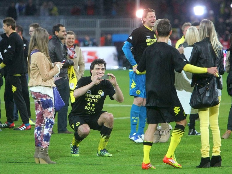 Jubel der Mannschaft, Mats Hummels fotografiert.