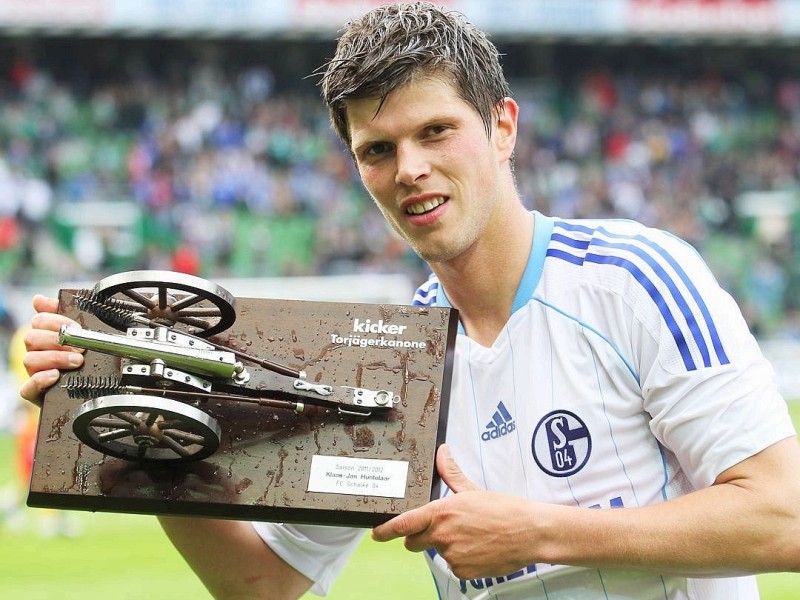 Mit drei Toren Vorsprung auf Mario Gomez sicherte sich Klaas-Jan Huntelaar am letzten Bundesliga-Spieltag die Torjägerkanone.