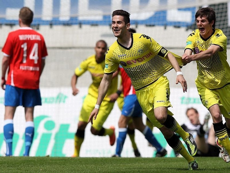 Nach dem 5:3-Sieg beim Wuppertaler SV jubelte die 2. Mannschaft von Borussia Dortmund über die Rückkehr in die dritte Liga.