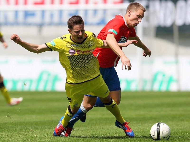 Nach dem 5:3-Sieg beim Wuppertaler SV jubelte die 2. Mannschaft von Borussia Dortmund über die Rückkehr in die dritte Liga.