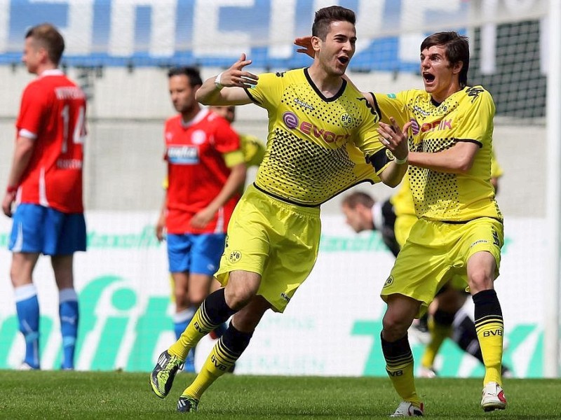 Nach dem 5:3-Sieg beim Wuppertaler SV jubelte die 2. Mannschaft von Borussia Dortmund über die Rückkehr in die dritte Liga.