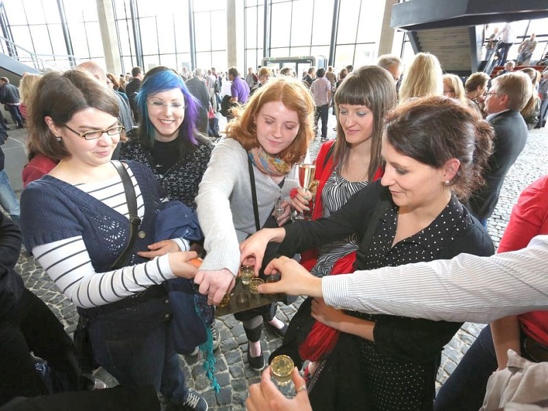 RUB Ruhr Uni Bochum scheitert im Excellelenzwettbewerb um den Status einer Excellenz - Uni Elite - Uni , bekommt dafür aber einen Trostpreis mit einem Cluster?, Foto: Stefan Arend / WAZ Fotopool RUB Ruhr Uni Bochum scheitert im Excellelenzwettbewerb um den Status einer Excellenz - Uni Elite - Uni , bekommt dafür aber einen Trostpreis mit einem Cluster?, Bekanntgabe des Ergebnisses , gefreut wird sich über die Trostpreise , Foto: Stefan Arend / WAZ Fotopool