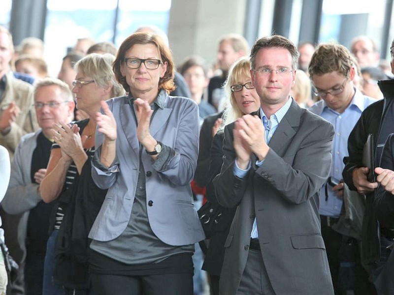 RUB Ruhr Uni Bochum scheitert im Excellelenzwettbewerb um den Status einer Excellenz - Uni Elite - Uni , bekommt dafür aber einen Trostpreis mit einem Cluster?, Foto: Stefan Arend / WAZ Fotopool RUB Ruhr Uni Bochum scheitert im Excellelenzwettbewerb um den Status einer Excellenz - Uni Elite - Uni , bekommt dafür aber einen Trostpreis mit einem Cluster?, Bekanntgabe des Ergebnisses , gefreut wird sich über die Trostpreise , Foto: Stefan Arend / WAZ Fotopool