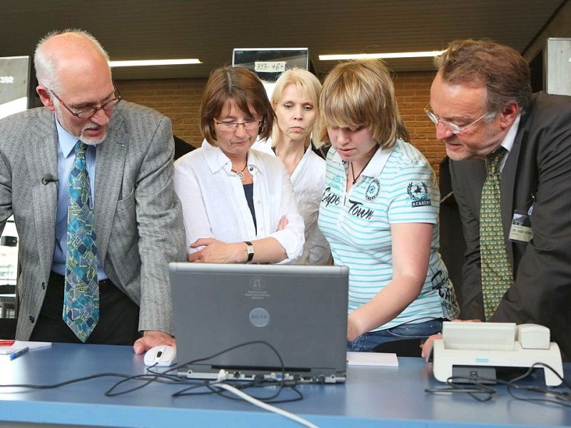 RUB Ruhr Uni Bochum scheitert im Excellelenzwettbewerb um den Status einer Excellenz - Uni Elite - Uni , bekommt dafür aber einen Trostpreis mit einem Cluster?, Foto: Stefan Arend / WAZ Fotopool RUB Ruhr Uni Bochum scheitert im Excellelenzwettbewerb um den Status einer Excellenz - Uni Elite - Uni , bekommt dafür aber einen Trostpreis mit einem Cluster?, REKTOR DER RUHR-UNIVERSITÄT BOCHUM , PROF. DR. DR. H.C. ELMAR W. WEILER , Foto: Stefan Arend / WAZ Fotopool