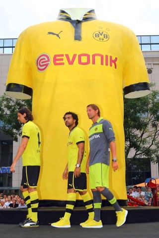 Auch Neven Subotic, Patrick Owomoyela und Roman Weidenfeller (v.l.) waren auf den Alten Markt gekommen...