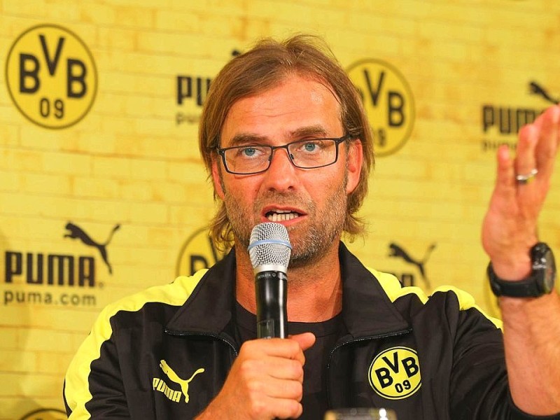 Zur Präsentation gehörte auch eine Pressekonferenz. Jürgen Klopp sprach,...