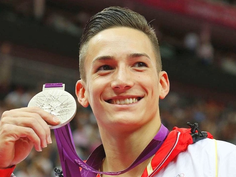 Marcel Nguyen gewann seine zweite Silbermedaille am Barren.