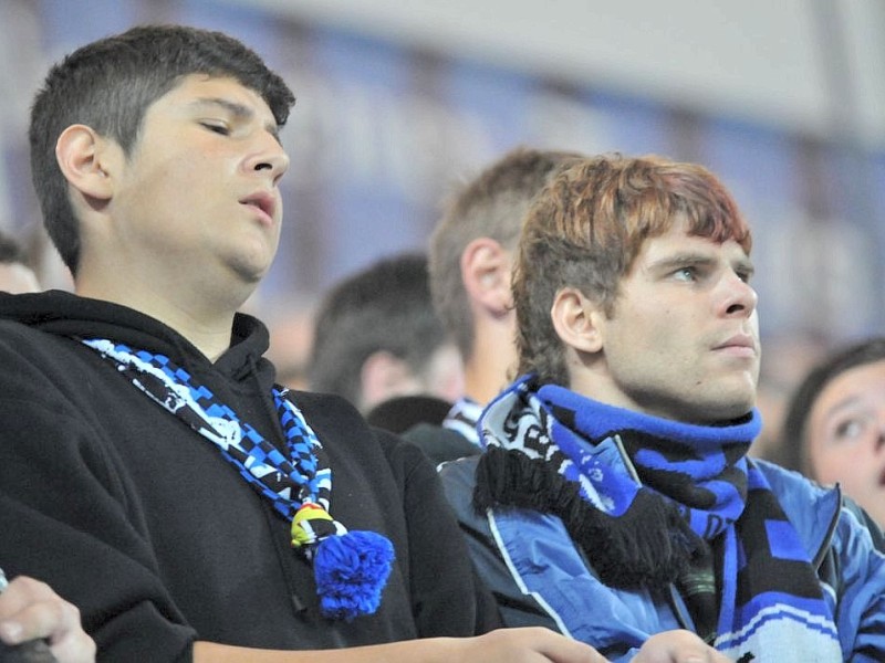 2. Fussball Bundesliga: SC Paderborn - 1. FC Köln 1:2 (0:1). Die Fans des SC Paderborn sind enttäuscht.