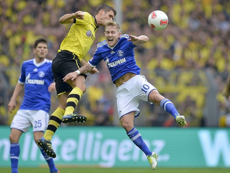 Der FC Schalke 04 hat das Revierderby gegen Borussia Dortmund mit 2:1 (1:0) gewonnen.