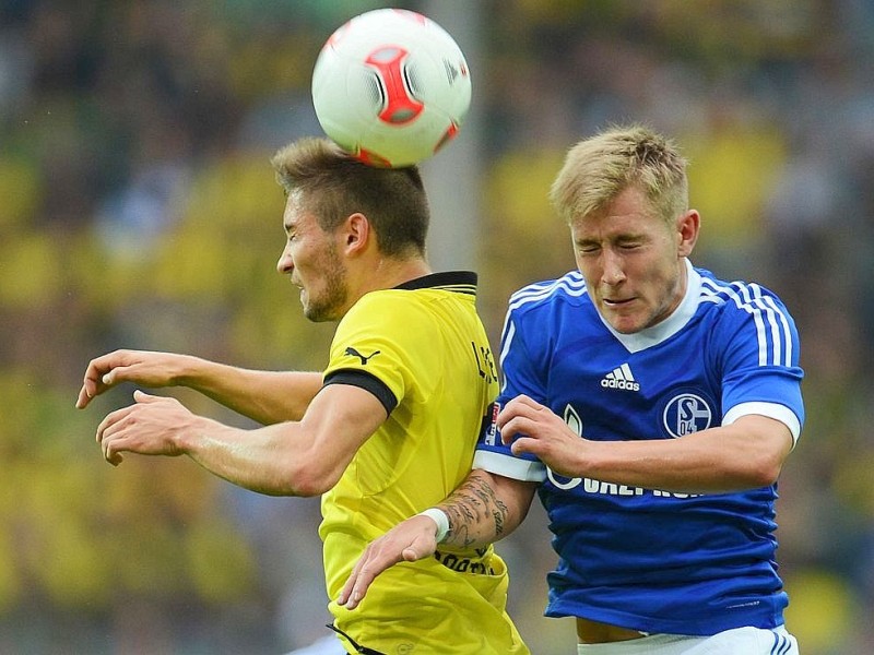 Der FC Schalke 04 hat das Revierderby gegen Borussia Dortmund mit 2:1 (1:0) gewonnen.