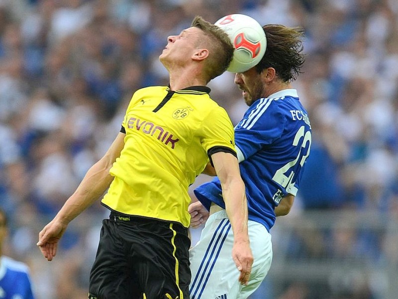 Der FC Schalke 04 hat das Revierderby gegen Borussia Dortmund mit 2:1 (1:0) gewonnen.