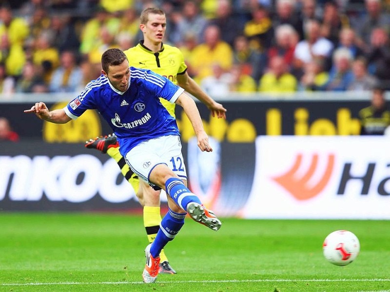 Der FC Schalke 04 hat das Revierderby gegen Borussia Dortmund mit 2:1 (1:0) gewonnen.