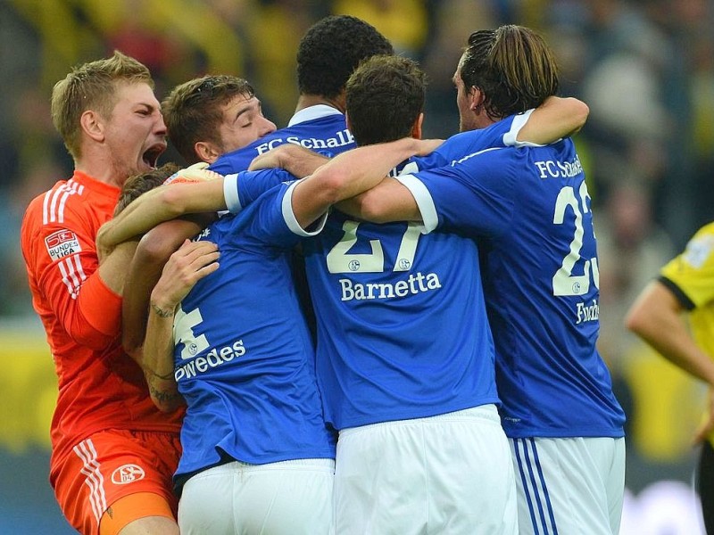 Der FC Schalke 04 hat das Revierderby gegen Borussia Dortmund mit 2:1 (1:0) gewonnen.