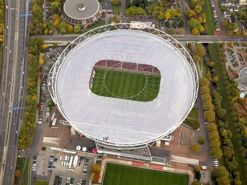 Luftbild, BayArena, Bay-Arena, Bayer Leverkusen gegen FSC Mainz 2:2, Fussballstadion, Bundesliga, Fansblocks,  Leverkusen, Rheinland, Nordrhein-Westfalen, Deutschland, Europa