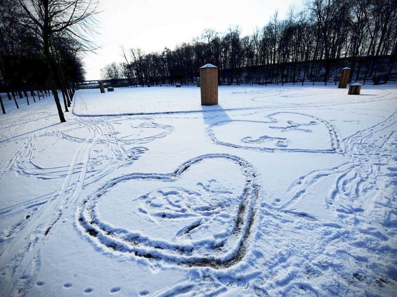 Auch im Park des Erfurter Schloss Molsdorf liegt jede Menge Schnee.