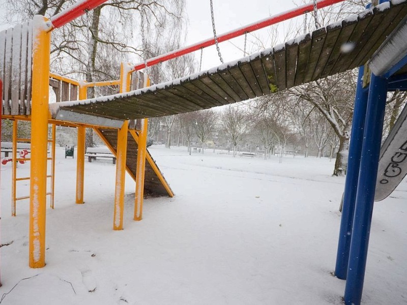 Schneebilder aus Rees, Stadtgarten, 7.12.2012Foto: Konrad Flintrop / WAZ FotoPool