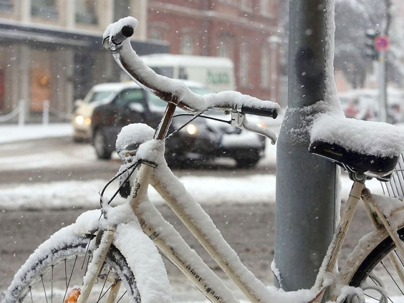 Auch in Düsseldorf schneite es am Freitag. Foto: Stefan Arend / WAZ Fotopool