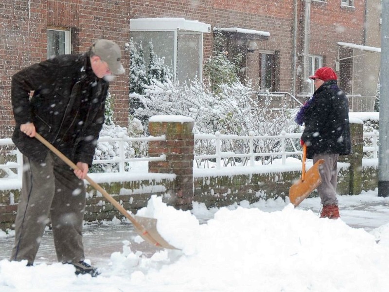 Am Freitagtag, den 07.12.2012 in Kleve schneite es gewaltig.Foto: Heinz Holzbach WAZ FotoPool