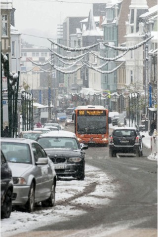 Bus auf Mittelstraße