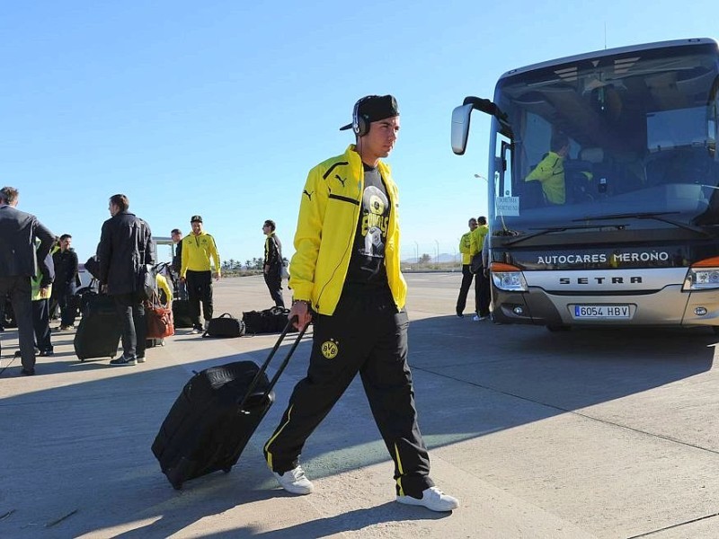 Bei 20 Grad und strahlendem Sonnenschein bereiten sich 26 BVB-Spieler und der komplette Trainerstab des BVB auf die Rückrunde der Fußball-Bundesliga vor.