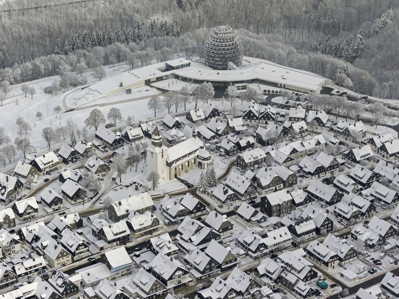 Winterberg-Mitte mit Tourismuszentrum Oversum.