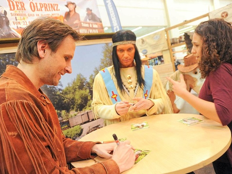 Am Samstag, den 16. März 2013 findet in der Messe Essen die weltgrößte Pferdemesse - Equitana statt. Old Shatterhand und Winnetou geben Autogramme.Foto: Alexandra Roth/ WAZ FotoPool