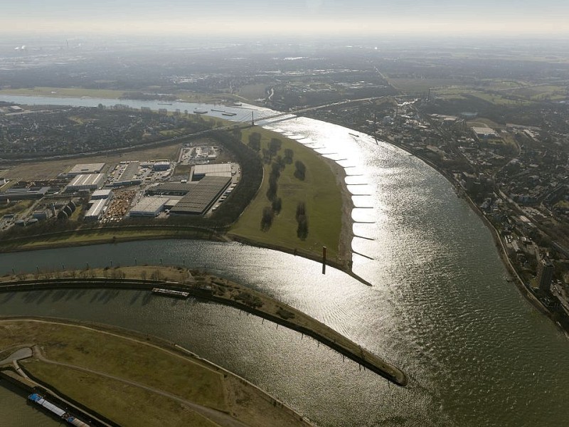 Rheinaue an der Ruhrmündung mit Rheinorange.