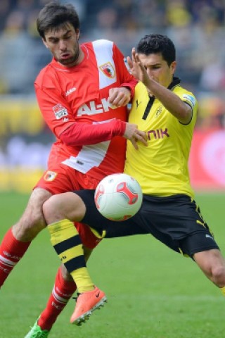 Borussia Dortmund gewinnt vor heimischem Publikum mit 4:2 gegen den FC Augsburg: Für den BVB erzielte Julian Schieber zwei Tore (22., 52.) - außerdem trafen Neven Subotic (64.) und Robert Lewandowski (90.). Für den FC Augsburg waren zwischenzeitlich noch Daniel Baier (43.) und Kevin Vogt (45.) erfolgreich.