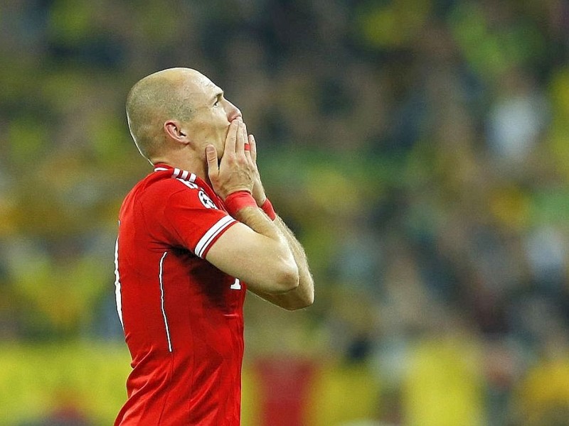 Zwölf Monate nach der Final-Schmach dahoam hat der FC Bayern München Europas Fußball-Thron zurückerobert. Der deutsche Meister siegte am Samstag im Champions League-Finale gegen den nationalen Erzrivalen Borussia Dortmund mit 2:1 (0:0) und krönte seine Saison der Superlative mit dem zweiten Gewinn der Königsklasse nach 2001. Nach dem Trauma der Final-Niederlagen von 2010 und 2012 stillten Treffer von Mario Mandzukic (60. Minute) und Arjen Robben (89.) vor 86 298 Zuschauern im ausverkauften Londoner Wembley-Stadion die Sehnsucht der Münchner nach einem internationalen Titel.