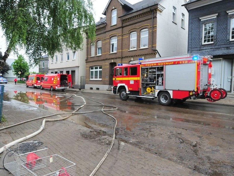 Unwetter im Ennepe-Ruhr-Kreis in Ennepetal, Gevelsberg und Schwelm hat der Starkregen mit Gewitter eine Spur der Verwüstung hinterlassen. Feuerwehr, Technische Betriebe und Polizei arbeiteten bis an den Rand ihrer Kräfte.Foto: Stefan Scherer