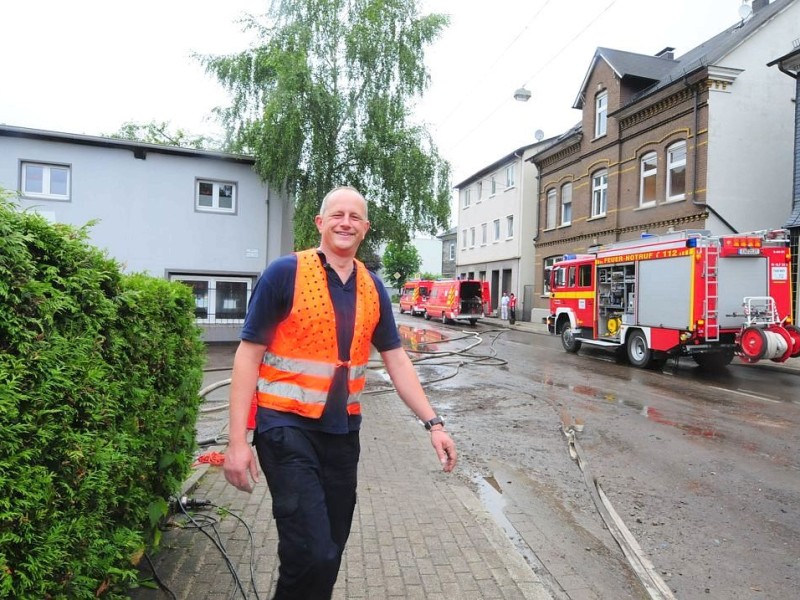 Unwetter im Ennepe-Ruhr-Kreis in Ennepetal, Gevelsberg und Schwelm hat der Starkregen mit Gewitter eine Spur der Verwüstung hinterlassen. Feuerwehr, Technische Betriebe und Polizei arbeiteten bis an den Rand ihrer Kräfte.Foto: Stefan Scherer