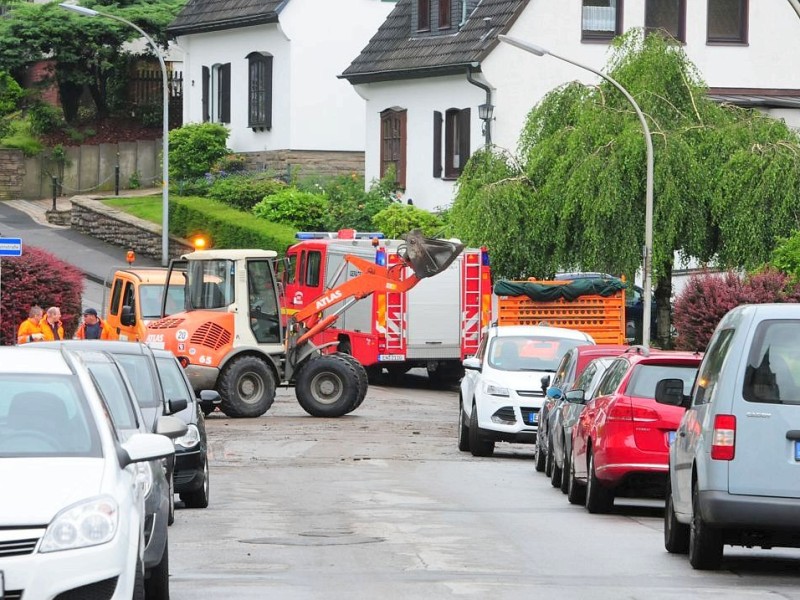 Unwetter im Ennepe-Ruhr-Kreis in Ennepetal, Gevelsberg und Schwelm hat der Starkregen mit Gewitter eine Spur der Verwüstung hinterlassen. Feuerwehr, Technische Betriebe und Polizei arbeiteten bis an den Rand ihrer Kräfte.Foto: Stefan Scherer