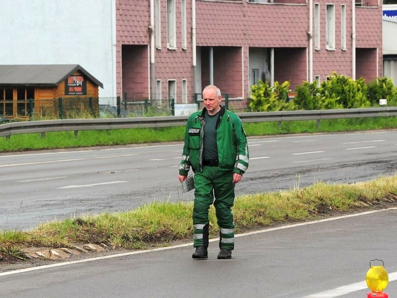 Unwetter im Ennepe-Ruhr-Kreis in Ennepetal, Gevelsberg und Schwelm hat der Starkregen mit Gewitter eine Spur der Verwüstung hinterlassen. Feuerwehr, Technische Betriebe und Polizei arbeiteten bis an den Rand ihrer Kräfte.Foto: Stefan Scherer