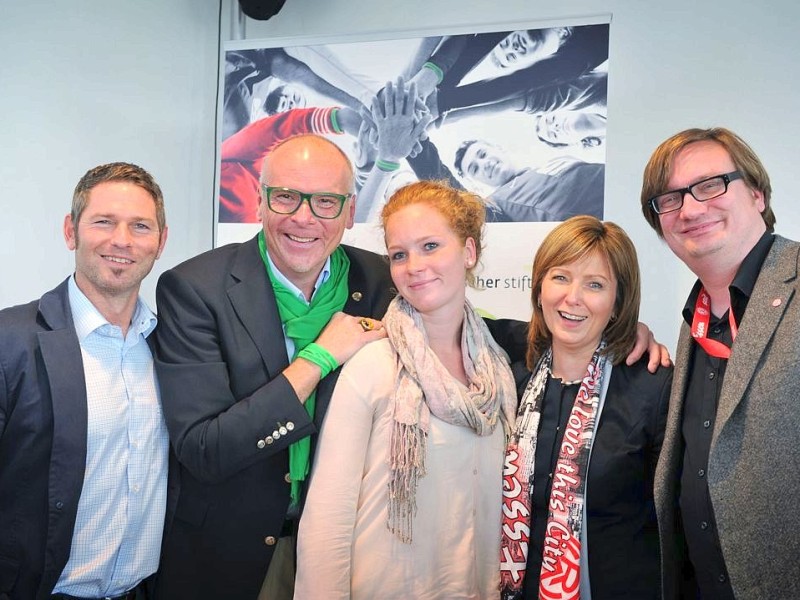 V. lks.  Michael Passon (NRZ), Freddy Fischer, Alicia Wolbeck, SPD-Landtagsabgeordnete Petra Hinz und Michael Welling (Essener Chancen).