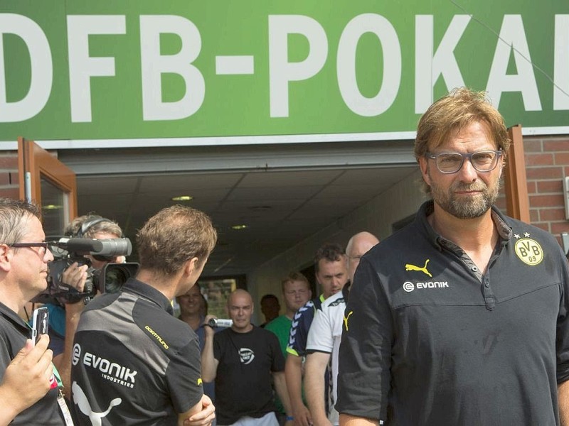 Gegen den SV Wilhemshaven gewinnt das Team von Trainer Jürgen Klopp mit 3:0 und zieht nach einem mühevollen Spiel in die nächste Runde des DFB-Pokals ein. Der Regionalligist hielt lange tapfer dagegen. Kevin Großkreutz traf in der 71. Minute für die Borussia, danach markierten Marvin Ducksch (83.) und Robert Lewandowski (90.) Treffer zwei und drei.