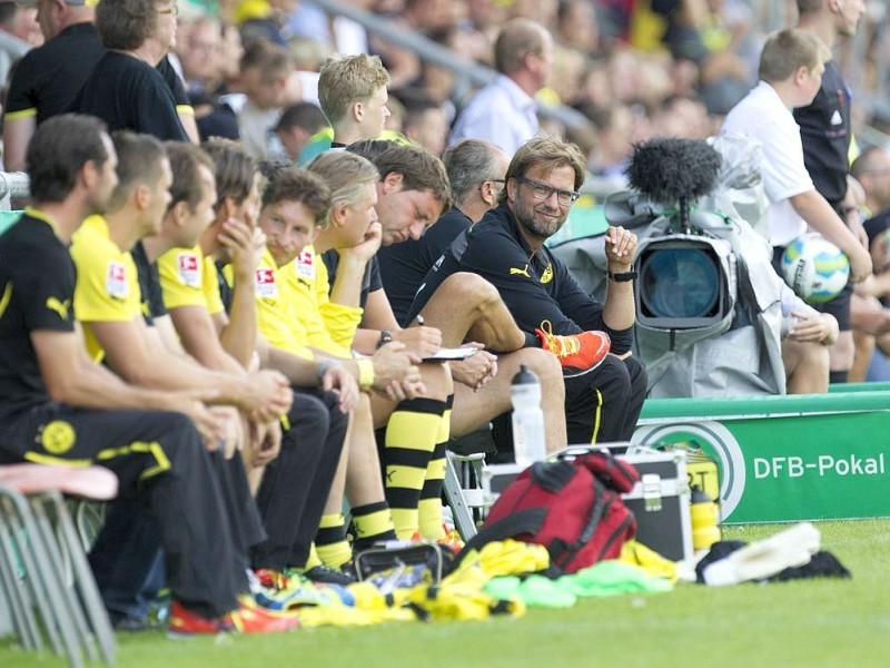 Gegen den SV Wilhemshaven gewinnt das Team von Trainer Jürgen Klopp mit 3:0 und zieht nach einem mühevollen Spiel in die nächste Runde des DFB-Pokals ein. Der Regionalligist hielt lange tapfer dagegen. Kevin Großkreutz traf in der 71. Minute für die Borussia, danach markierten Marvin Ducksch (83.) und Robert Lewandowski (90.) Treffer zwei und drei.