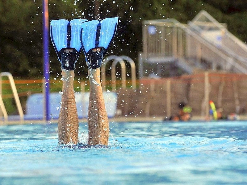 Schnuppertauchen für Kids bei den Tauchsportfreunden Herdecke im Freibad an der Hengsteyseestraße.Foto: Jürgen Theobald