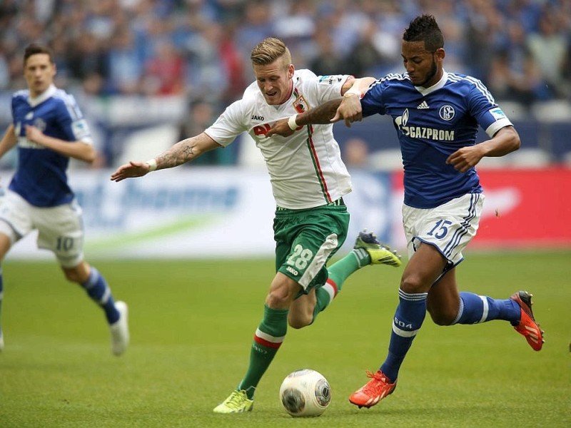 Schalke 04 ist in der Bundesliga ein wichtiger Sieg gelungen. Die Königsblauen wahren mit dem 4:1 gegen Augsburg den Anschluss an das obere Tabellenviertel.