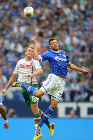 Schalke 04 ist in der Bundesliga ein wichtiger Sieg gelungen. Die Königsblauen wahren mit dem 4:1 gegen Augsburg den Anschluss an das obere Tabellenviertel.